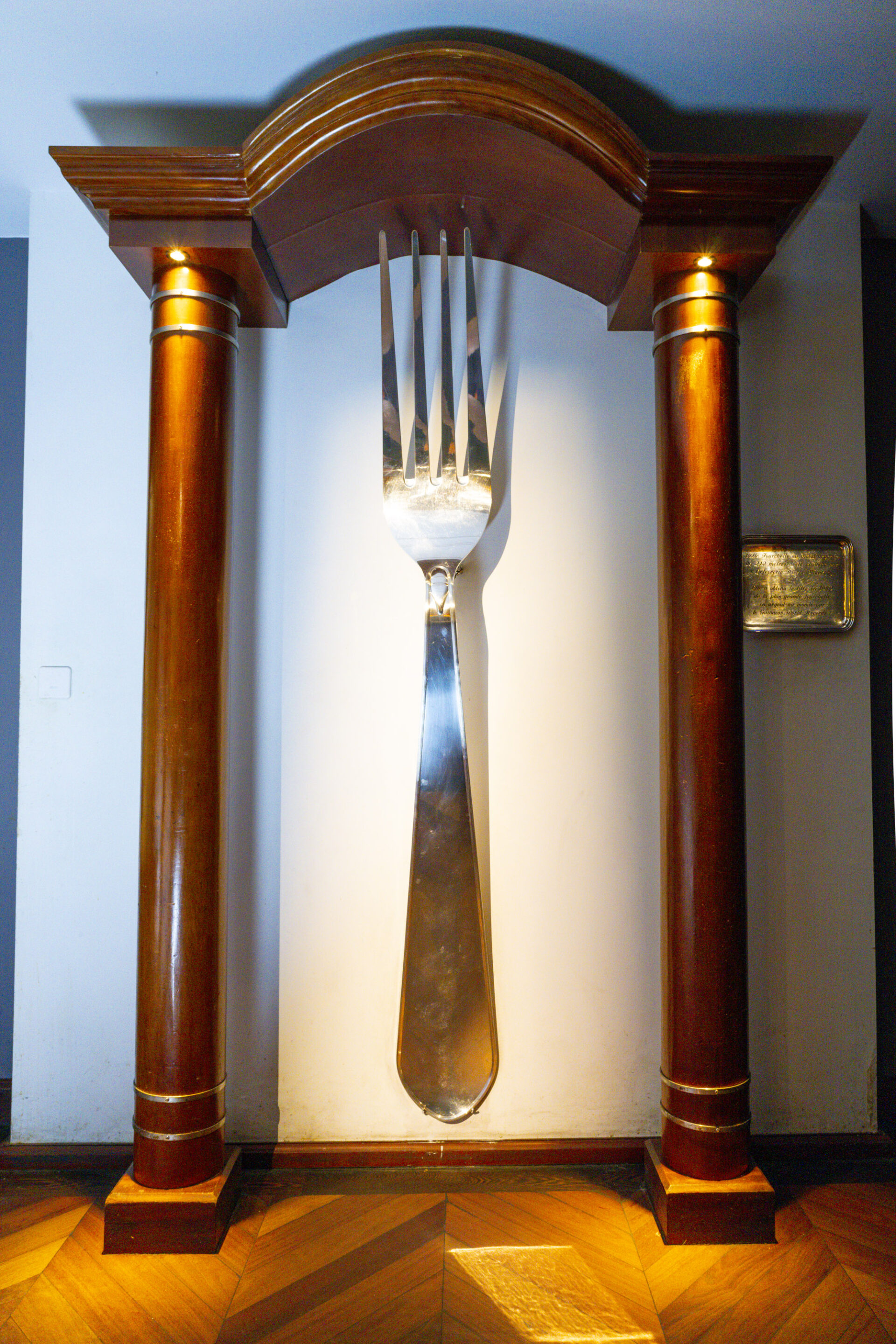 <p>Orfèvrerie Meurgey, the world’s largest silver fork, 1989 Guinness Record</p>
