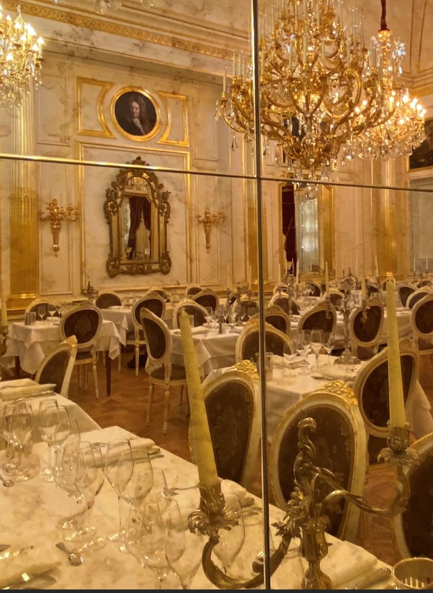 <p>This timeless room, which is a refined luxury of the gilts in a neo-classical atmosphere, is dedicated to Jean de la Fontaine and decorated with painted panels illustrating the most classic Fables.</p>
