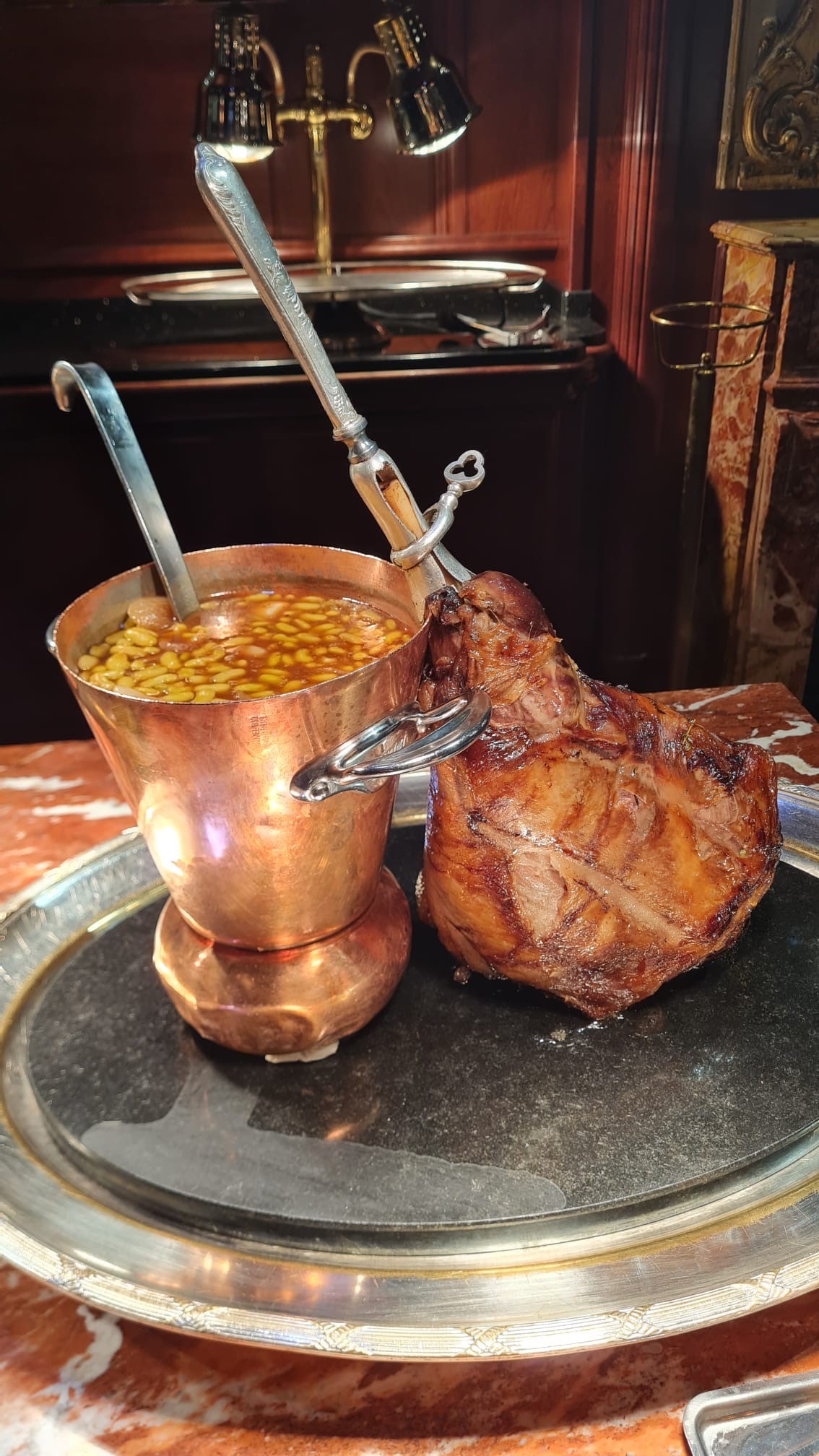 <p>Roast leg of lamb<br />
Guide culinaire A. Escoffier 1907 edition<br />
Recipe page 730</p>
