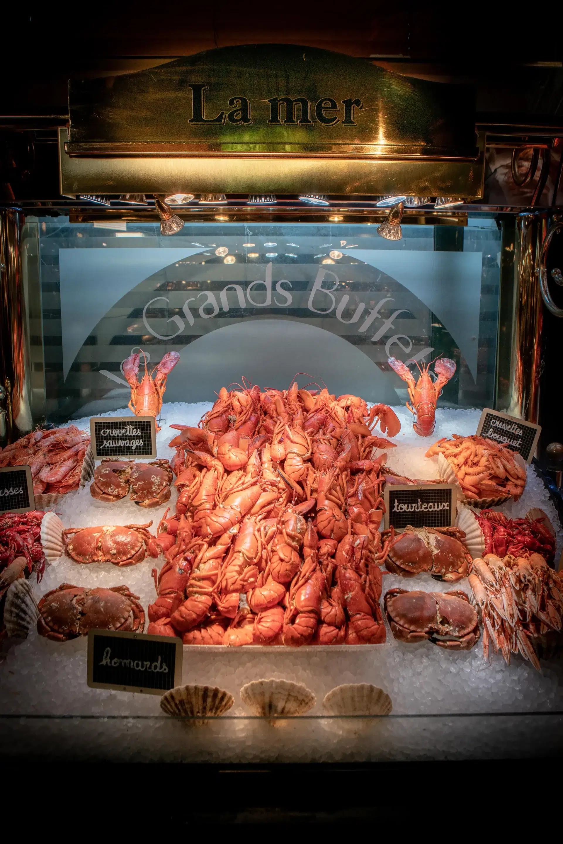 <p>Crabs and seafood</p>
