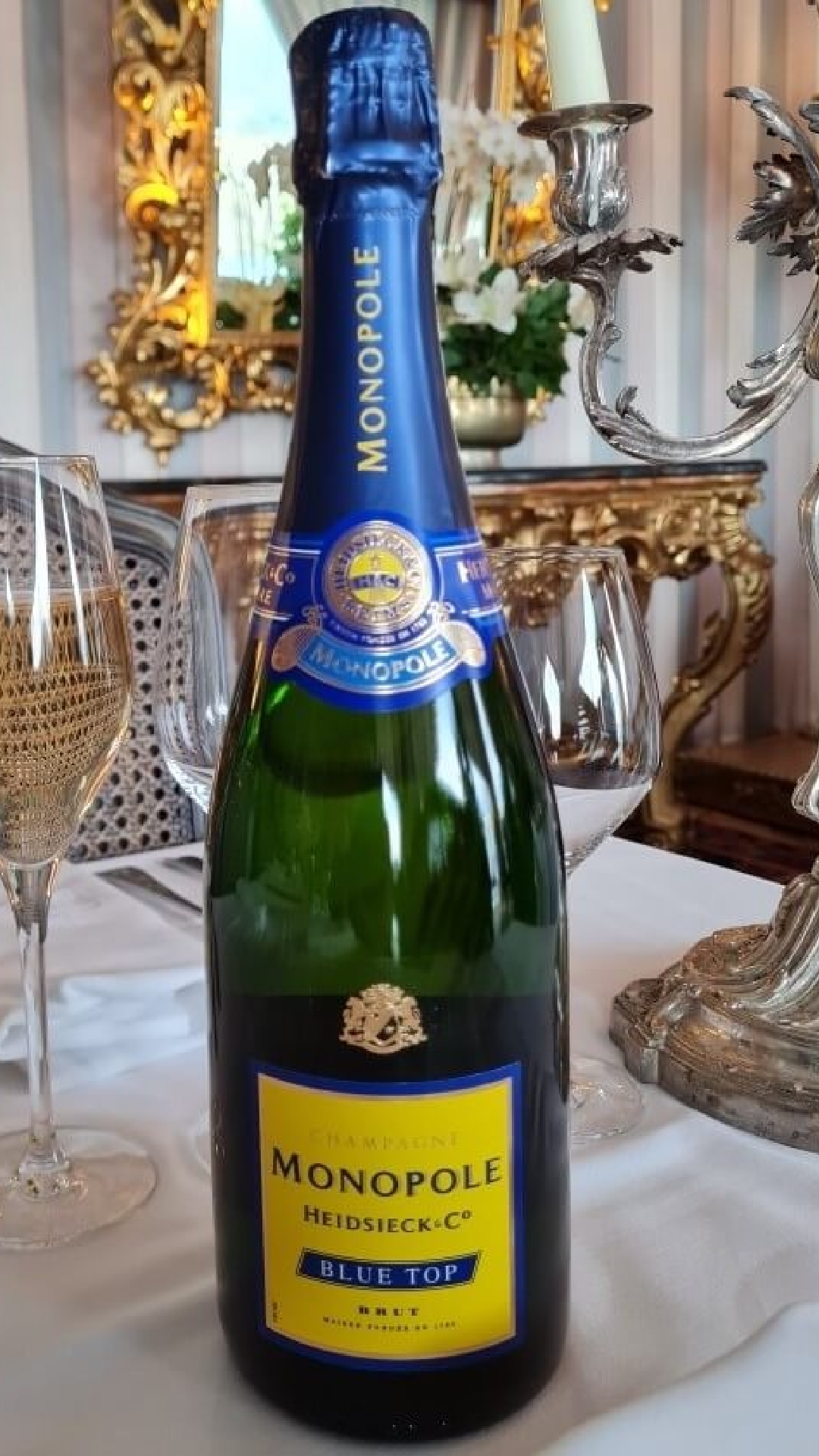 <p>The historic champagne of the Titanic,<br />
the Heidsieck & Co. Monopole cuvée<br />
served at winery price</p>
